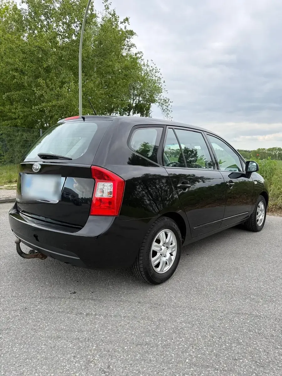 Gebraucht Kia Carens 140 PS (102 kW) 2009 Schwarz Van / Kleinbus