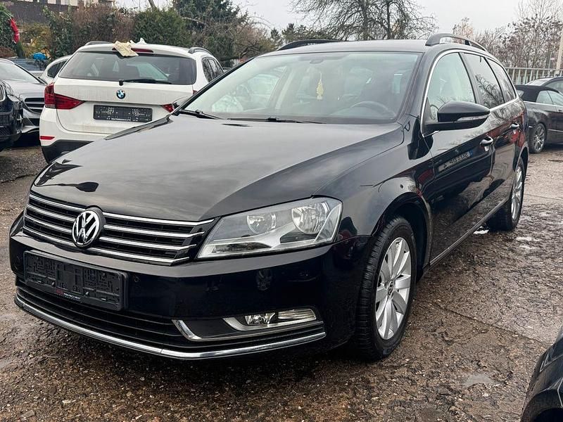 Schwarz Gebraucht 2014 VW Passat Comfortline Kombi | 8.699 € (Fairer Preis) - Bild 1/4