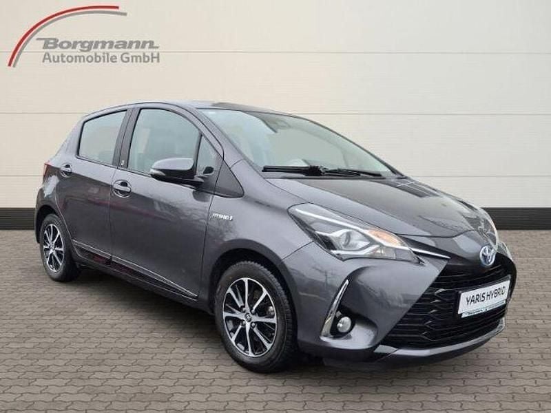 Gebraucht Toyota Yaris Hybrid Team 101 PS (74 kW) 2018 Grau Kleinwagen