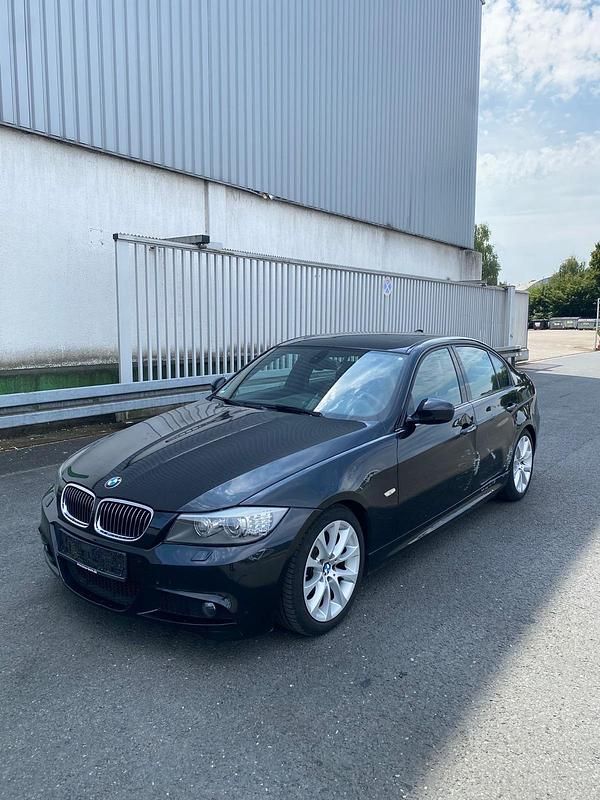 Schwarz Gebraucht 2011 BMW 318 M Sport Limousine | 5.950 € (Guter Preis) - Bild 1/4