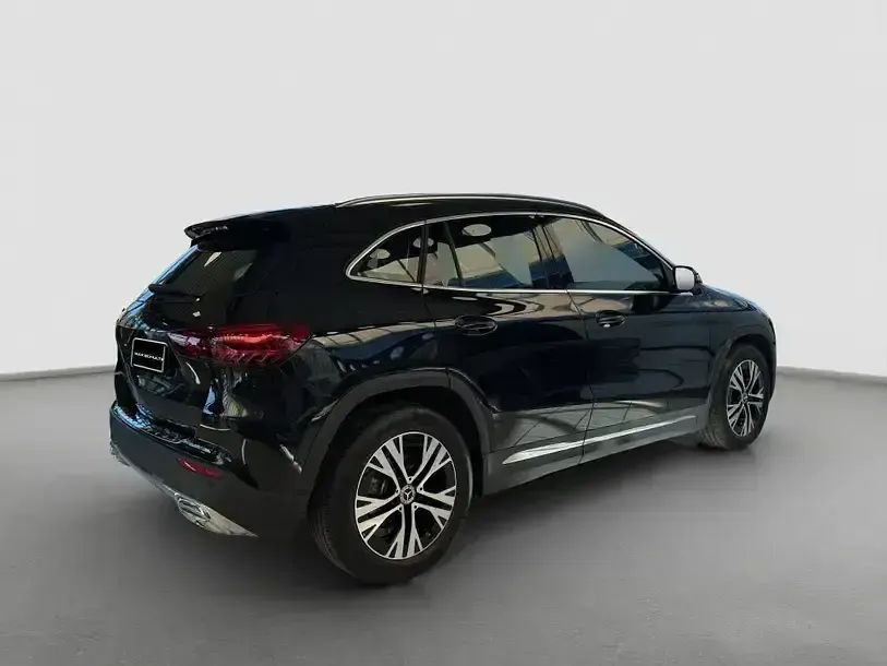 Gebraucht Mercedes GLA200 150 PS (110 kW) 2025 Metalliclack kosmosschwarz SUV