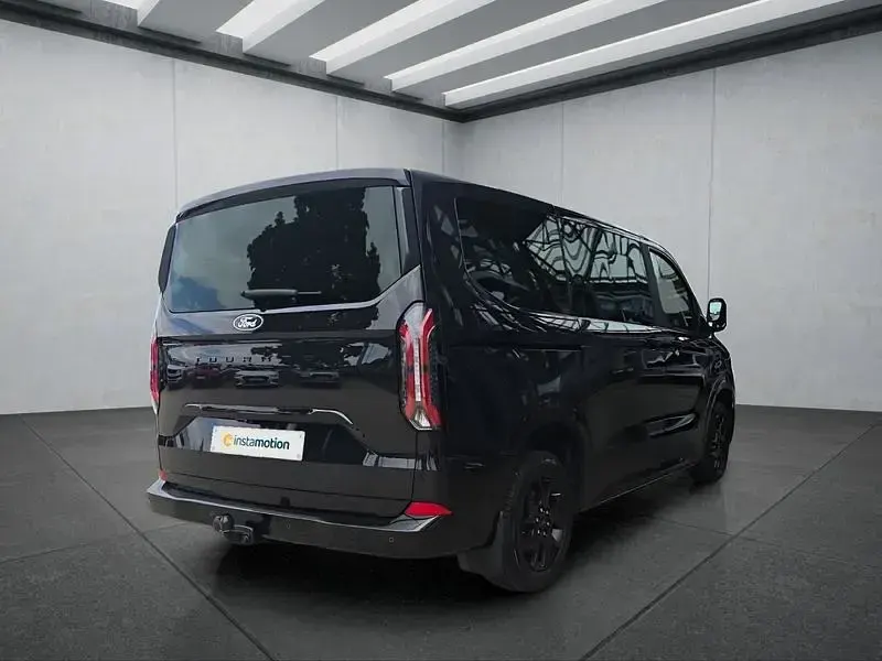 Gebraucht Ford Tourneo 170 PS (125 kW) 2024 Schwarz Van / Kleinbus