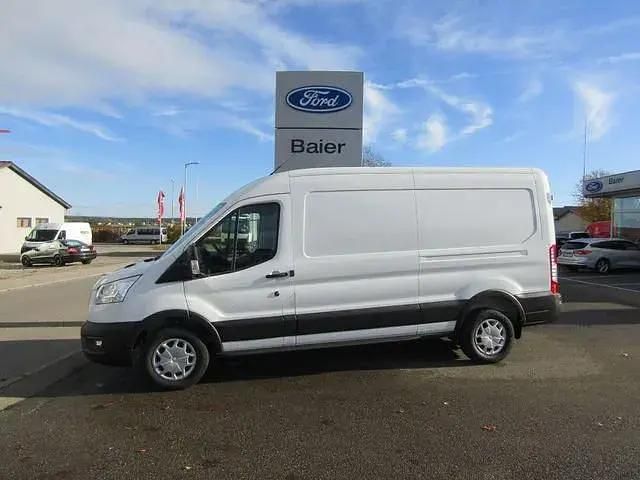 Gebraucht Ford Transit Trend 131 PS (96 kW) 2023 Frostweiß Van / Kleinbus