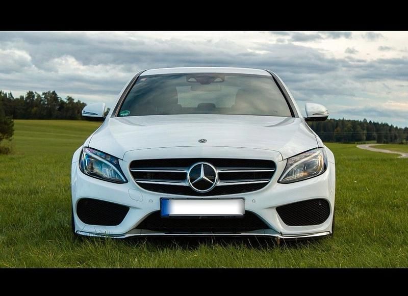 Weiß Gebraucht 2017 Mercedes 250 AMG line Limousine | 22.000 € - Bild 1/4