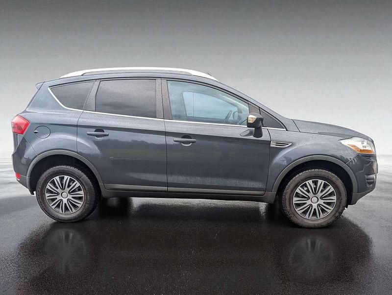 Gebraucht Ford Kuga Titanium 136 PS (100 kW) 2009 Dunkelblau SUV
