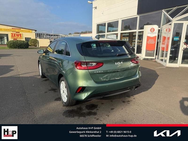 Neu Kia Ceed 140 PS (102 kW) 2026 (exg) experience green m Kleinwagen