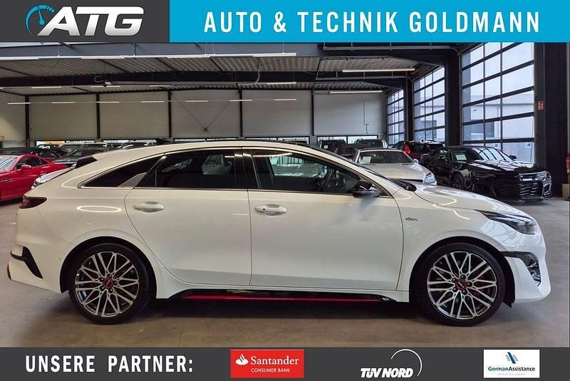 Deluxe white Gebraucht 2024 Kia ProCeed GT Kleinwagen | 32.490 € (Fairer Preis) - Bild 1/4