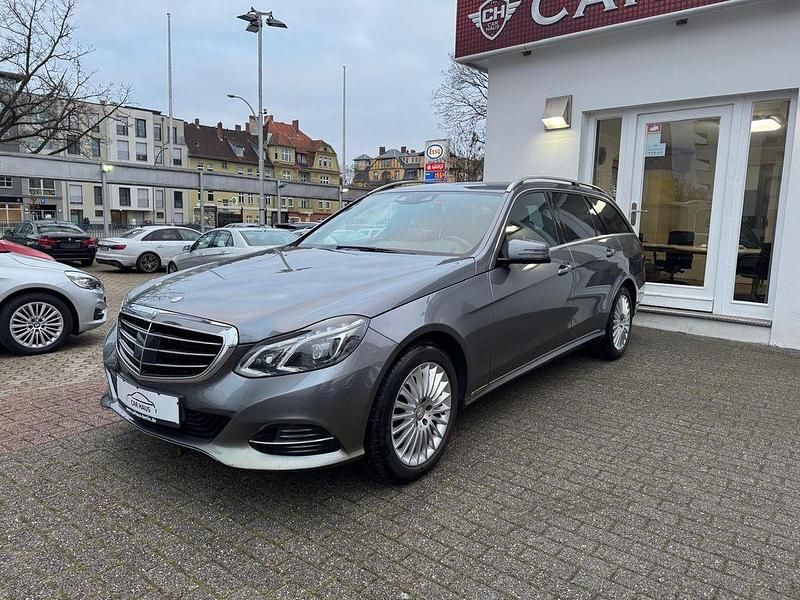 Gebraucht Mercedes E220 Edition 170 PS (125 kW) 2015 Grau Limousine