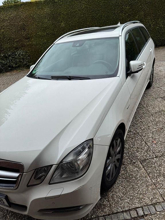 Gebraucht Mercedes E220 Avantgarde 174 PS (127 kW) 2011 Weiß Limousine