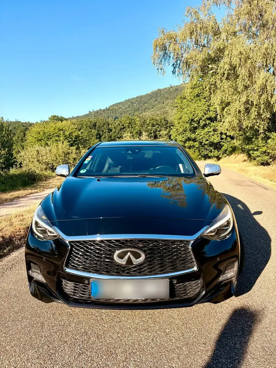 Gebraucht Infiniti Q30 170 PS (125 kW) 2016 Schwarz SUV