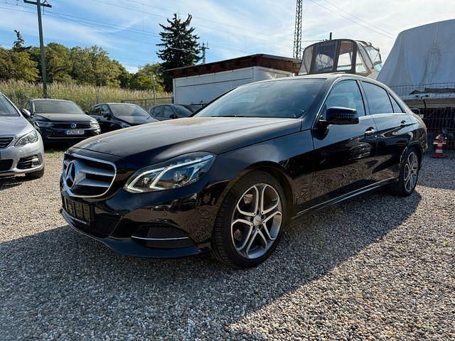 Schwarz Gebraucht 2015 Mercedes E200 Avantgarde Limousine | 13.500 € (Etwas zu teuer) - Bild 1/4