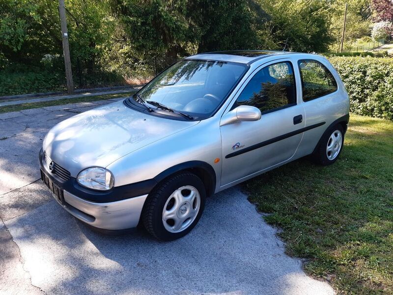 Silber Gebraucht 1997 Opel Corsa Swing Limousine | 1.490 € (Fairer Preis) - Bild 1/4