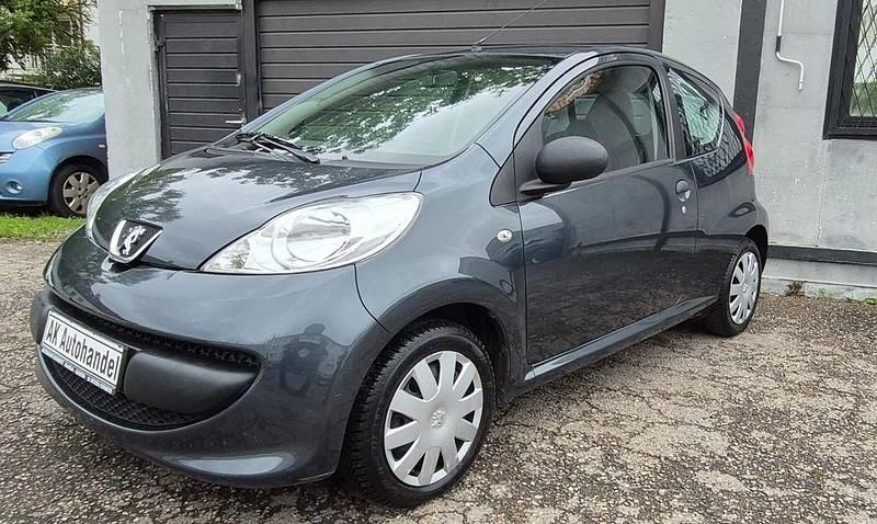 Grau Gebraucht 2007 Peugeot 107 Filou Kleinwagen | 1.490 € (Fairer Preis) - Bild 1/4