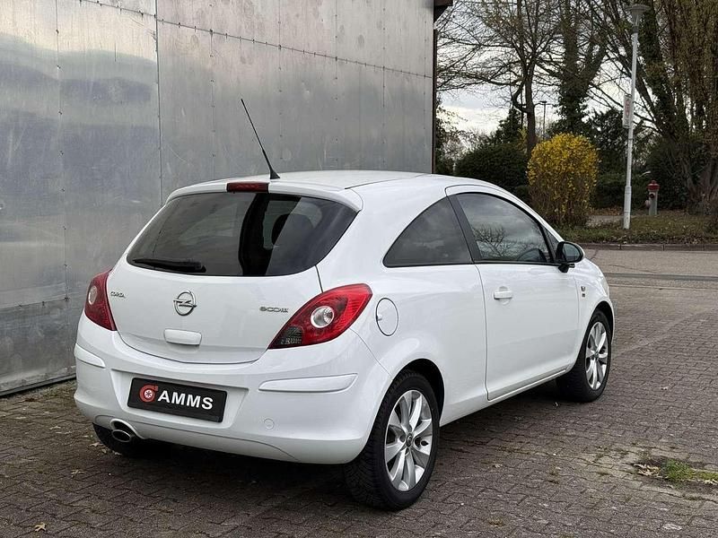 Gebraucht Opel Corsa 69 PS (50 kW) 2012 Casabl/arctic/eisweiss/kaolin Kleinwagen