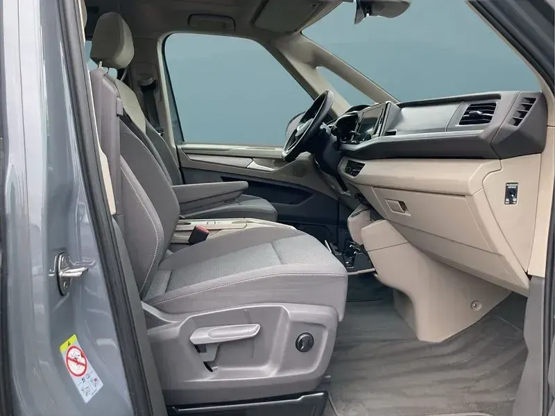 Second-hand VW Multivan 150 CP (110 kW) 2023 Gri Monovolum