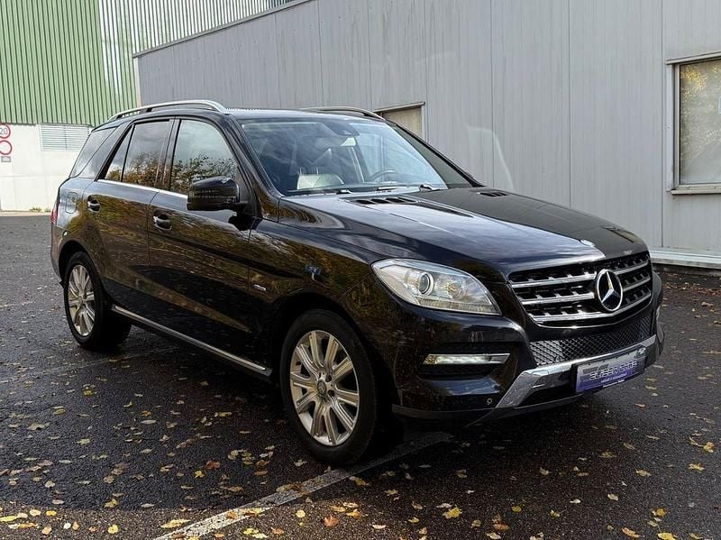 Schwarz Gebraucht 2011 Mercedes ML350 SUV | 12.440 € (Etwas zu teuer) - Bild 1/4