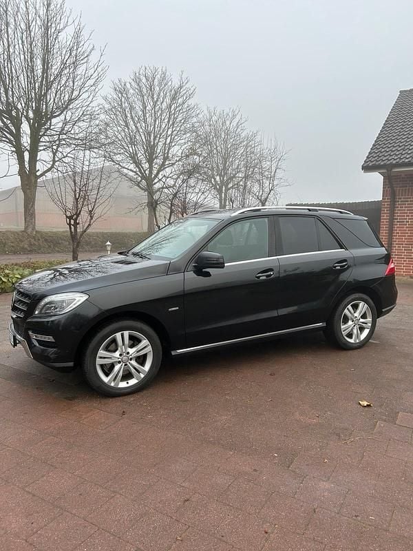Gebraucht Mercedes ML250 204 PS (150 kW) 2012 Schwarz SUV