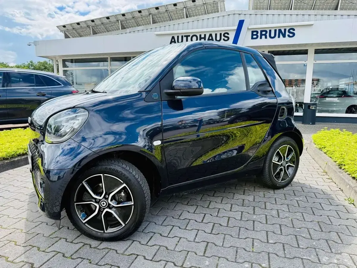 Gebraucht Smart ForTwo Electric Drive Exclusive 60 kW (82 PS) 2024 Bodypanels in sapphire blue Cabrio