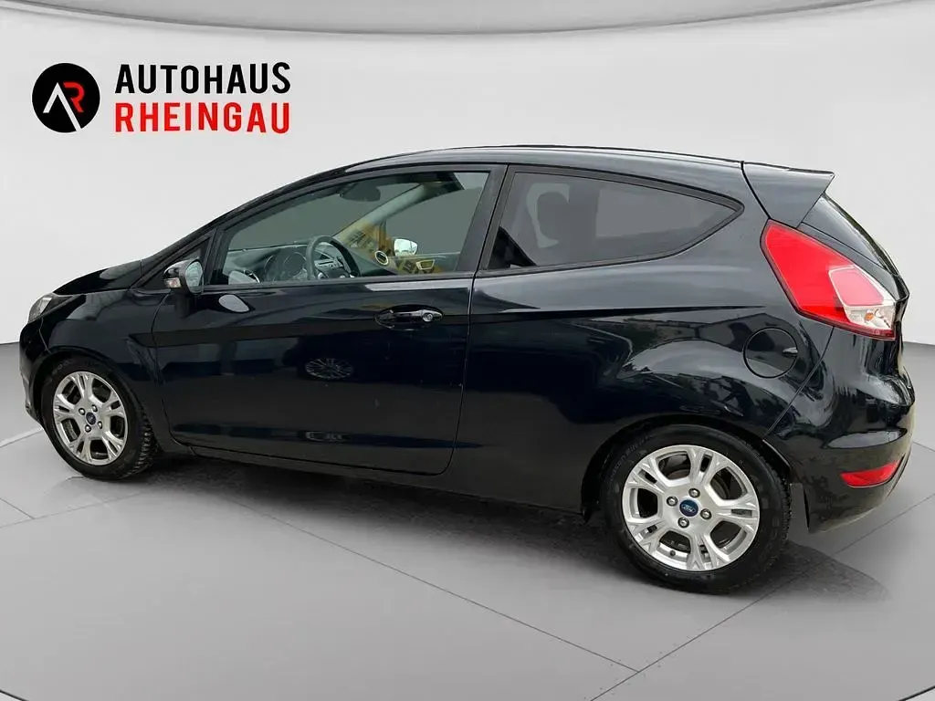 Second-hand Ford Fiesta SYNC Edition 65 CP (47 kW) 2014 Negru Hatchback