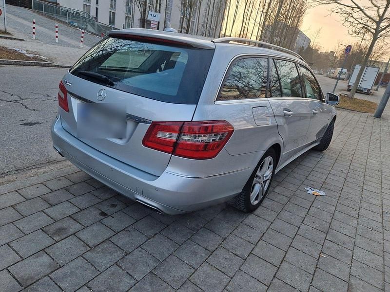 Gebraucht Mercedes E200 Avantgarde 184 PS (135 kW) 2012 Silber Kombi