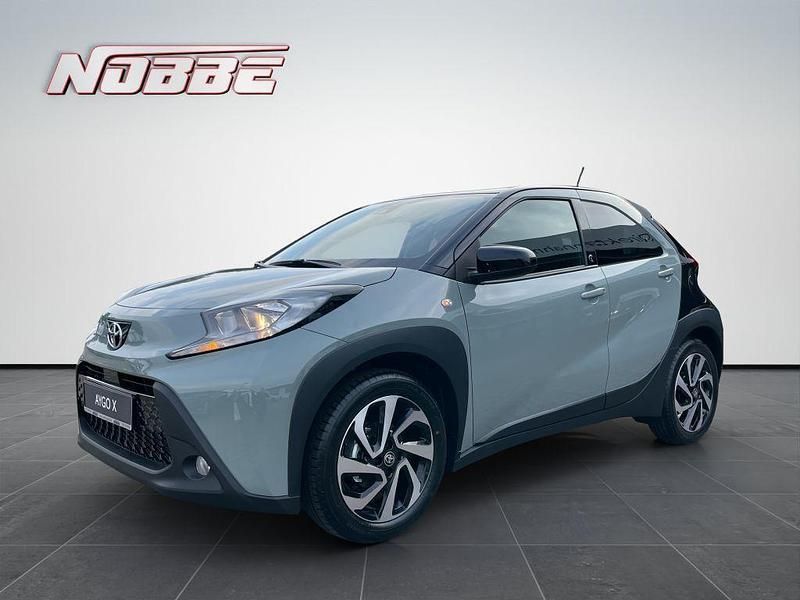 Grau Gebraucht 2024 Toyota Aygo X Team SUV | 16.990 € (Fairer Preis) - Bild 1/4