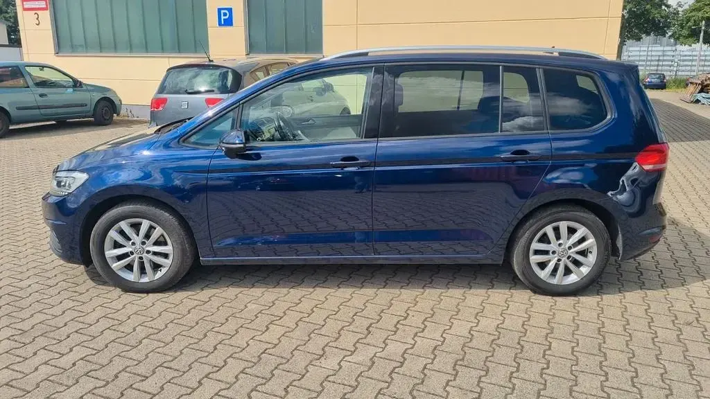 Gebraucht VW Touran Comfortline 150 PS (110 kW) 2016 Blau Van / Kleinbus