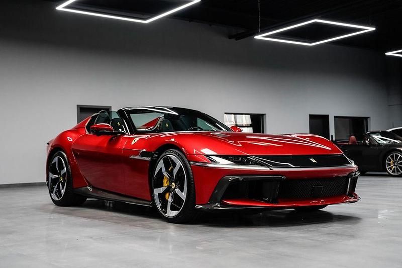 Rot Neu 2026 Ferrari 12 Cilindri Cabrio | 571.950 € - Bild 1/4