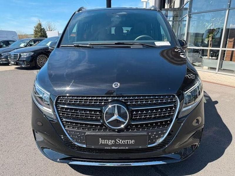 Gebraucht Mercedes V300 237 PS (174 kW) 2025 Schwarz Van / Kleinbus