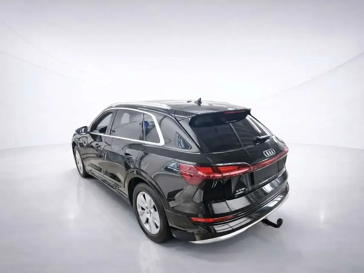 Gebraucht Audi e-tron Advanced Plus 300 kW (408 PS) 2022 Mythosschwarz metallic SUV