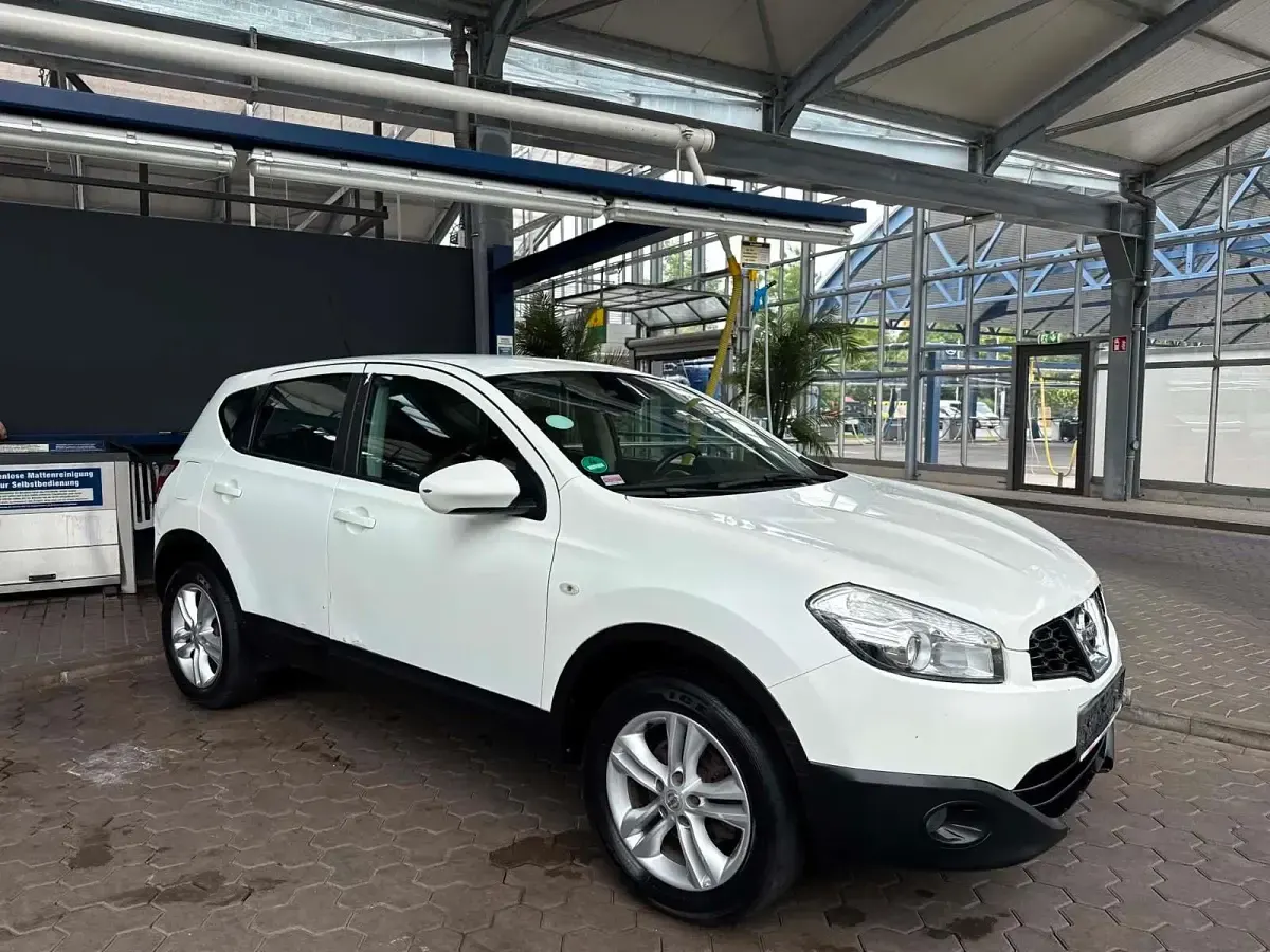 Gebraucht Nissan Qashqai 130 PS (95 kW) 2012 Weiß SUV