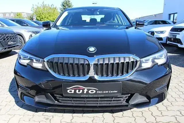 Gebraucht BMW 318 Sport Line 150 PS (110 kW) 2021 Schwarz Limousine
