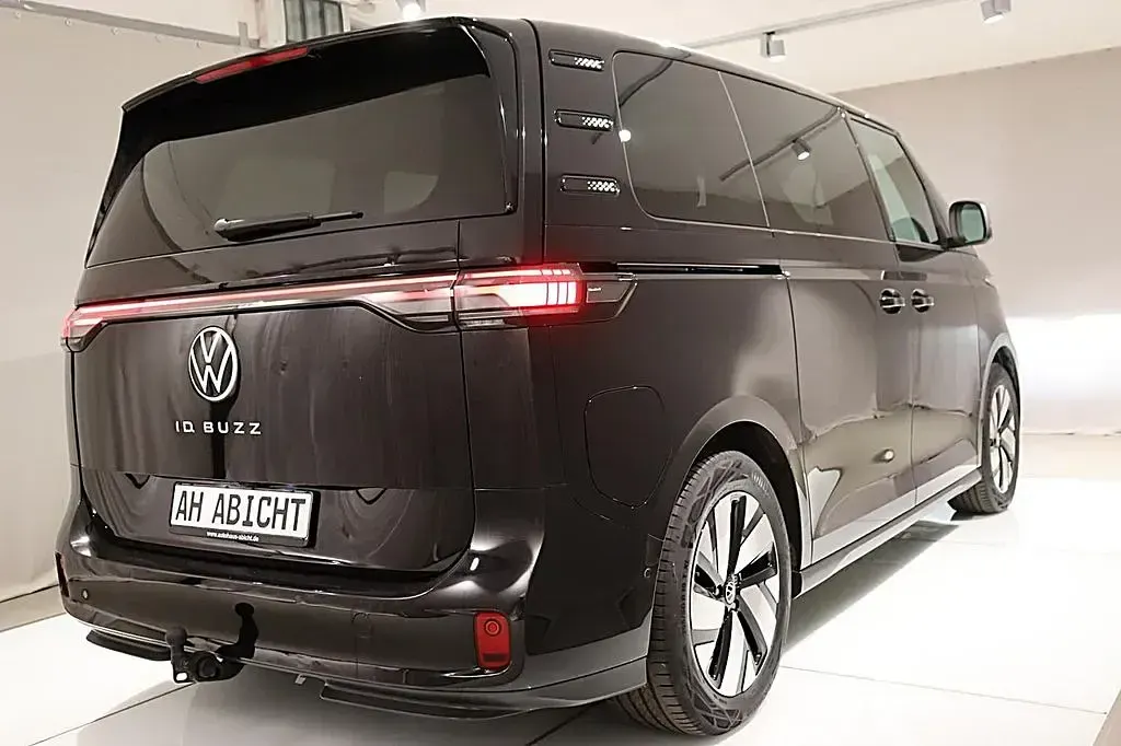 Gebraucht VW ID. Buzz Pro 150 kW (204 PS) 2023 Schwarz (deep black perleffekt (schwarz)) Van / Kleinbus