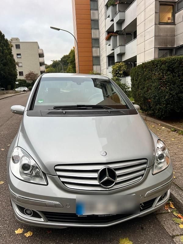 Grau Gebraucht 2006 Mercedes 200 Limousine | 5.200 € - Bild 1/4