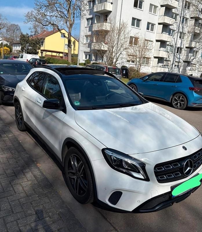 Gebraucht Mercedes GLA200 156 PS (114 kW) 2018 Weiß SUV