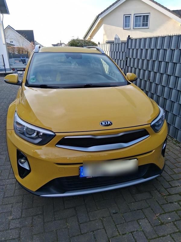 Gelb Gebraucht 2017 Kia Stonic SUV | 13.800 € (Fairer Preis) - Bild 1/4
