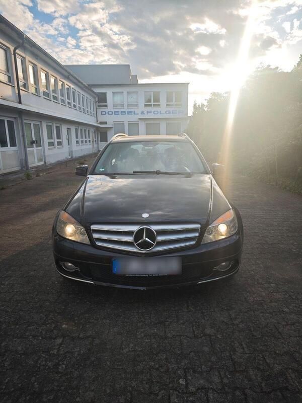 Schwarz Gebraucht 2010 Mercedes C220 Avantgarde Kombi | 6.000 € (Fairer Preis) - Bild 1/4