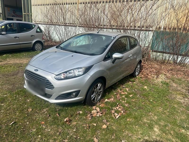 Gebraucht Ford Fiesta 75 PS (55 kW) 2014 Grau Kleinwagen