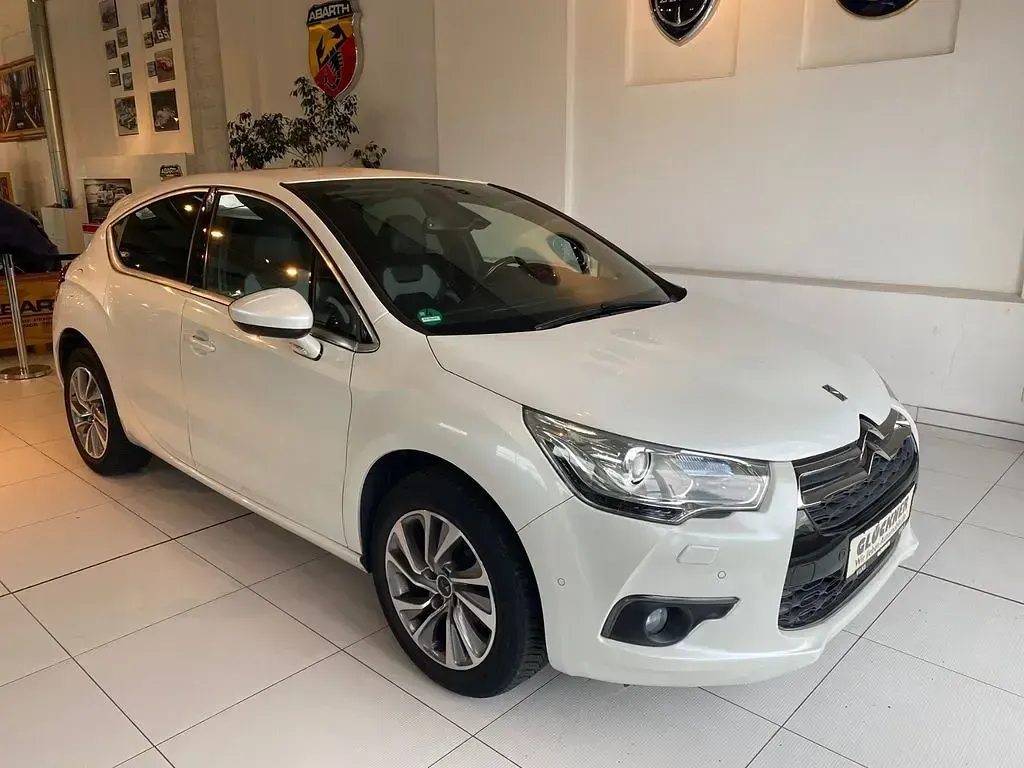 Gebraucht Citroën DS4 Chic 131 PS (96 kW) 2015 Weiß Kleinwagen