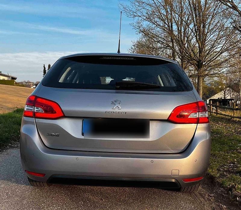 Gebraucht Peugeot 308 Active 131 PS (96 kW) 2019 Grau Kombi