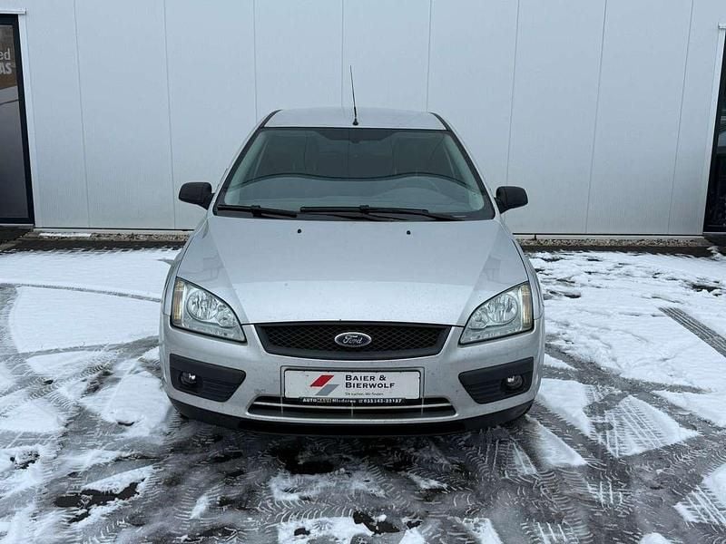 Gebraucht Ford Focus Trend 116 PS (85 kW) 2005 Silber Kombi