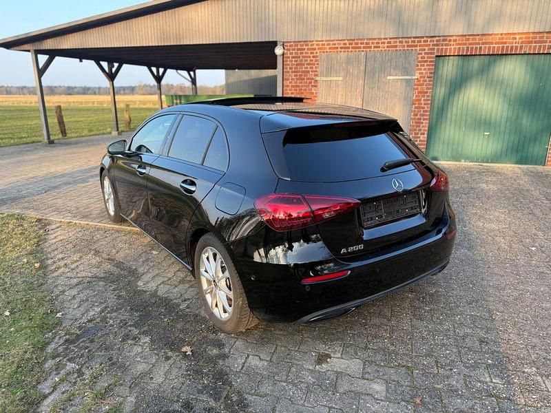 Gebraucht Mercedes A200 163 PS (119 kW) 2025 Schwarz Limousine
