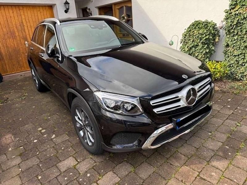 Schwarz Gebraucht 2018 Mercedes GLC350 SUV | 35.000 € (Fairer Preis) - Bild 1/4