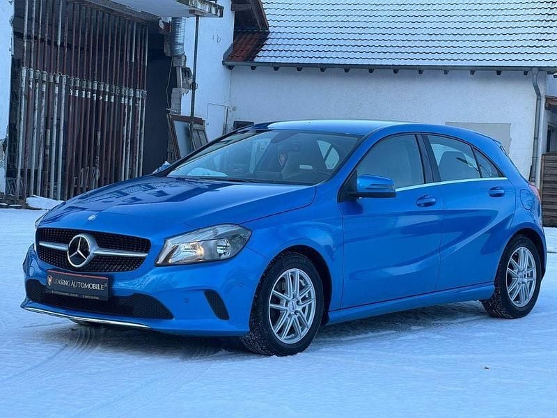 Gebraucht Mercedes A200 Exclusive 136 PS (100 kW) 2016 Blau Limousine