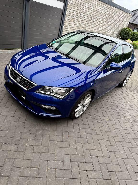 Blau Gebraucht 2019 Seat Leon FR Limousine | 15.199 € (Fairer Preis) - Bild 1/4