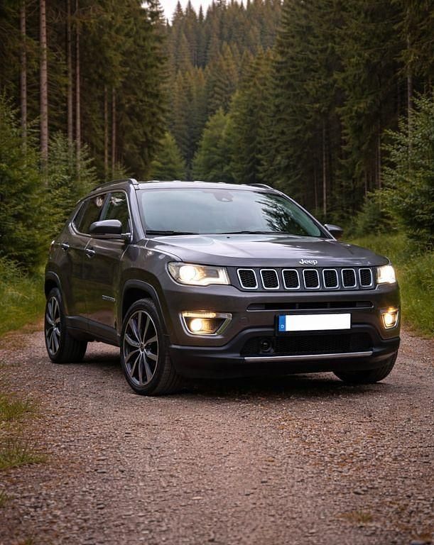 Gebraucht Jeep Compass Limited 140 PS (102 kW) 2019 Andere farben SUV