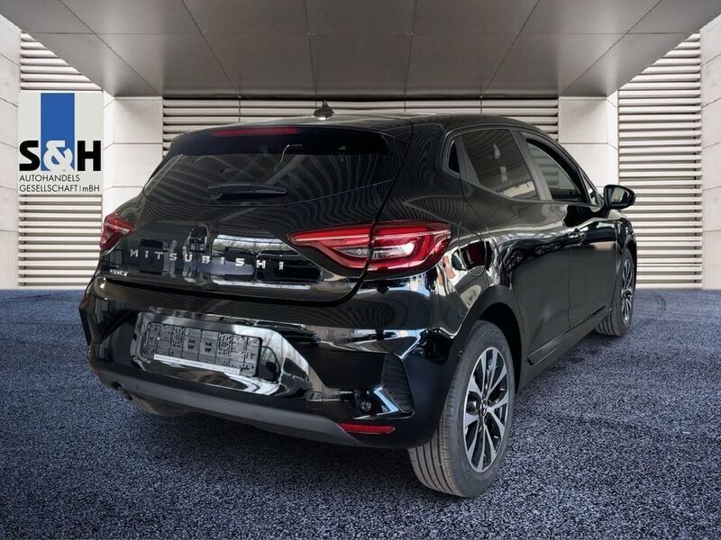 Neu Mitsubishi Colt Plus 67 PS (49 kW) 2025 Schwarz Limousine