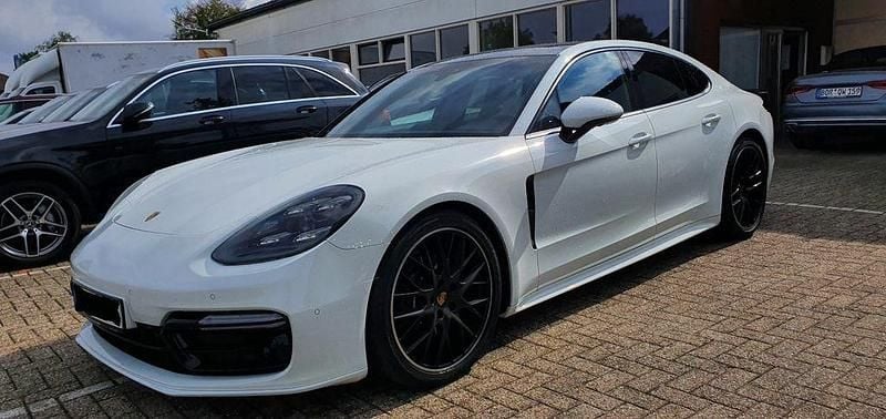 Weiß Gebraucht 2018 Porsche Panamera 4 Limousine | 49.700 € (Fairer Preis) - Bild 1/4