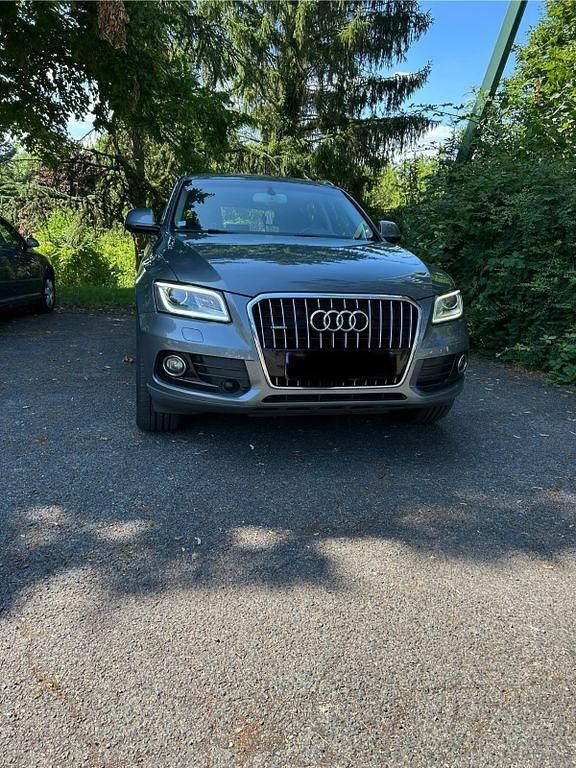 Grau Gebraucht 2016 Audi Q5 Design SUV | 18.800 € (Fairer Preis) - Bild 1/4