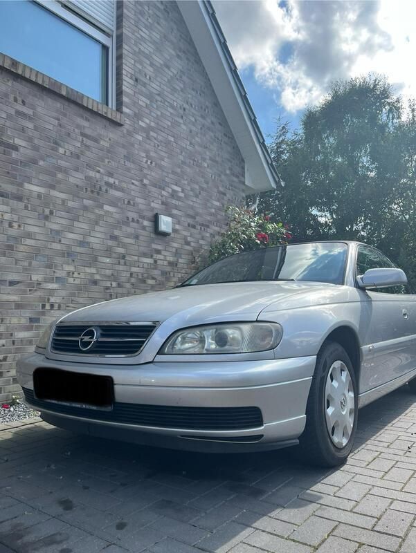 Grau Gebraucht 2002 Opel Omega Limousine | 1.500 € (Superpreis) - Bild 1/4