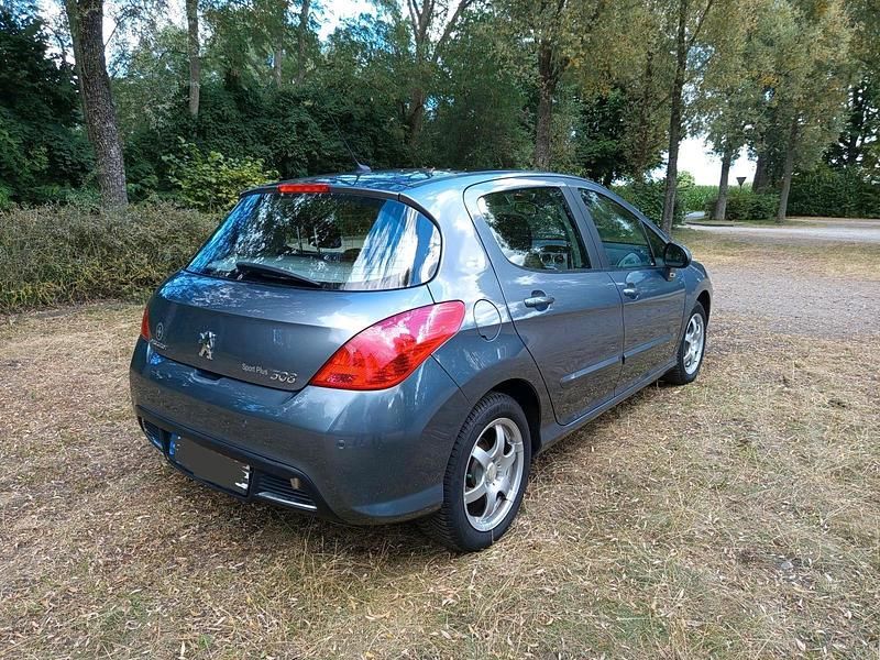 Grau Gebraucht 2008 Peugeot 308 Limousine | 3.990 € (Fairer Preis) - Bild 1/4